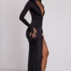 Desdemona Maxikleid mit Kapuze und langen Ärmeln in Schwarz Desdemona Maxikleid mit Kapuze und langen Ärmeln in Schwarz