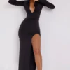 Desdemona Maxikleid mit Kapuze und langen Ärmeln in Schwarz Desdemona Maxikleid mit Kapuze und langen Ärmeln in Schwarz
