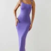 Devika Maxikleid mit Rüschen und rückenfreiem Ausschnitt in Violett