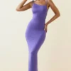 Devika Maxikleid mit Rüschen und rückenfreiem Ausschnitt in Violett