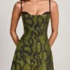 Dianora A-Linien-Minikleid mit Cowl-Ausschnitt und Verzierungen in grünem Schlangenprint Dianora A-Linien-Minikleid mit Cowl-Ausschnitt und Verzierungen in grünem Schlangenprint