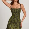 Dianora A-Linien-Minikleid mit Cowl-Ausschnitt und Verzierungen in grünem Schlangenprint Dianora A-Linien-Minikleid mit Cowl-Ausschnitt und Verzierungen in grünem Schlangenprint