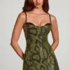 Dianora A-Linien-Minikleid mit Cowl-Ausschnitt und Verzierungen in grünem Schlangenprint Dianora A-Linien-Minikleid mit Cowl-Ausschnitt und Verzierungen in grünem Schlangenprint