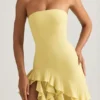 Diletta trägerloses Kleid mit Rüschenbesatz in Pastellgelb Diletta trägerloses Kleid mit Rüschenbesatz in Pastellgelb