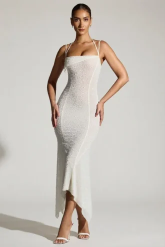 Dole Maxikleid mit verziertem Handkerchief-Saum in Weiß
