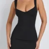 Dove Modal-Minikleid mit Herzausschnitt in Schwarz Dove Modal-Minikleid mit Herzausschnitt in Schwarz