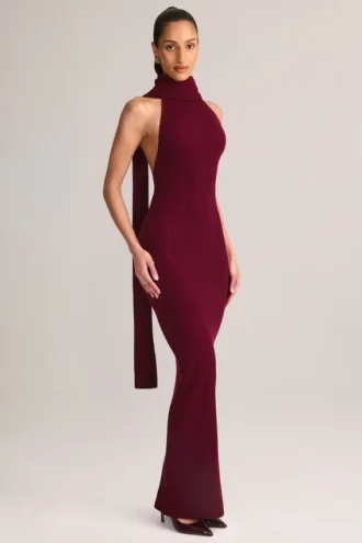 Dree Maxikleid mit Halterneck und geripptem Strick-Schal-Detail in Weinrot