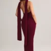 Dree Maxikleid mit Halterneck und geripptem Strick-Schal-Detail in Weinrot Dree Maxikleid mit Halterneck und geripptem Strick-Schal-Detail in Weinrot
