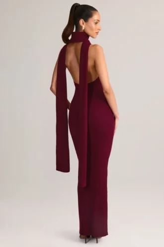 Dree Maxikleid mit Halterneck und geripptem Strick-Schal-Detail in Weinrot