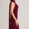 Dree Maxikleid mit Halterneck und geripptem Strick-Schal-Detail in Weinrot Dree Maxikleid mit Halterneck und geripptem Strick-Schal-Detail in Weinrot