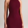 Dree Maxikleid mit Halterneck und geripptem Strick-Schal-Detail in Weinrot Dree Maxikleid mit Halterneck und geripptem Strick-Schal-Detail in Weinrot