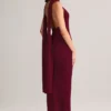 Dree Maxikleid mit Halterneck und geripptem Strick-Schal-Detail in Weinrot Dree Maxikleid mit Halterneck und geripptem Strick-Schal-Detail in Weinrot