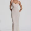 Duhamel Maxikleid mit Verzierung am Rücken in Weiß Duhamel Maxikleid mit Verzierung am Rücken in Weiß