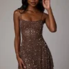 Durrani Transparentes, verziertes Minikleid mit U-Ausschnitt in Deep Cocoa Durrani Transparentes, verziertes Minikleid mit U-Ausschnitt in Deep Cocoa