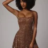 Durrani Transparentes, verziertes Minikleid mit U-Ausschnitt in Mocha Durrani Transparentes, verziertes Minikleid mit U-Ausschnitt in Mocha