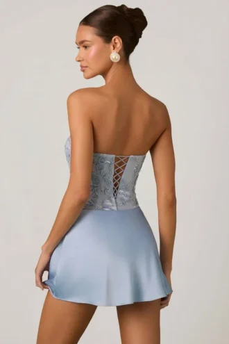 Eden Verziertes, drapiertes, trägerloses A-Linien-Minikleid in Himmelblau