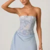Eden Verziertes, drapiertes, trägerloses A-Linien-Minikleid in Himmelblau Eden Verziertes, drapiertes, trägerloses A-Linien-Minikleid in Himmelblau