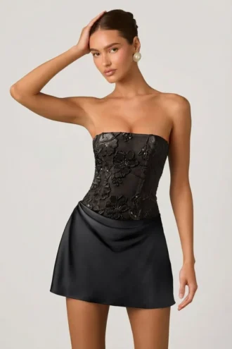 Eden – Verziertes, drapiertes, trägerloses A-Linien-Minikleid in Schwarz