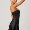 Eden – Verziertes, drapiertes, trägerloses A-Linien-Minikleid in Schwarz Eden – Verziertes, drapiertes, trägerloses A-Linien-Minikleid in Schwarz