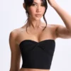 Edie Modal-Bandeau-Oberteil mit gedrehter Vorderseite in Schwarz Edie Modal-Bandeau-Oberteil mit gedrehter Vorderseite in Schwarz