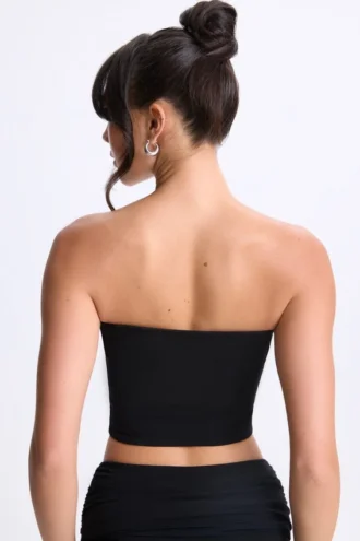 Edie Modal-Bandeau-Oberteil mit gedrehter Vorderseite in Schwarz