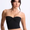 Edie Modal-Bandeau-Oberteil mit gedrehter Vorderseite in Schwarz Edie Modal-Bandeau-Oberteil mit gedrehter Vorderseite in Schwarz