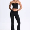 Edie Modal-Bandeau-Oberteil mit gedrehter Vorderseite in Schwarz Edie Modal-Bandeau-Oberteil mit gedrehter Vorderseite in Schwarz