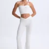 Edie Modal-Bandeau-Oberteil mit gedrehter Vorderseite in Weiß Edie Modal-Bandeau-Oberteil mit gedrehter Vorderseite in Weiß