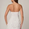 Edita Bandeau-Minikleid mit A-Linie und Verzierungen in Weiß Edita Bandeau-Minikleid mit A-Linie und Verzierungen in Weiß