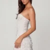 Edita Bandeau-Minikleid mit A-Linie und Verzierungen in Weiß Edita Bandeau-Minikleid mit A-Linie und Verzierungen in Weiß