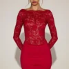 Eirlys Transparentes Spitzen-Minikleid mit U-Ausschnitt in True Red Eirlys Transparentes Spitzen-Minikleid mit U-Ausschnitt in True Red