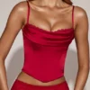 Eirwen Satin-Korsett-Oberteil mit Wasserfallausschnitt und Schnürung in True Red Eirwen Satin-Korsett-Oberteil mit Wasserfallausschnitt und Schnürung in True Red