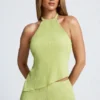 Elania Oberteil mit offenem Rücken und asymmetrischem Neckholder in Olivgrün Elania Oberteil mit offenem Rücken und asymmetrischem Neckholder in Olivgrün