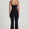 Elanie Jumpsuit mit U-Ausschnitt, Korsett und ausgestelltem Bein in Schwarz