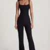 Elanie Jumpsuit mit U-Ausschnitt, Korsett und ausgestelltem Bein in Schwarz