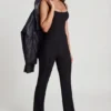 Elanie Jumpsuit mit U-Ausschnitt, Korsett und ausgestelltem Bein in Schwarz