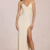 Elanora Maxikleid mit tiefem V-Ausschnitt in Elfenbein Elanora Maxikleid mit tiefem V-Ausschnitt in Elfenbein