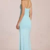 Elanora Maxikleid mit tiefem V-Ausschnitt in zartem Aqua Elanora Maxikleid mit tiefem V-Ausschnitt in zartem Aqua