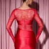 Eliette Langarm-Minikleid mit Spitzen-Einsätzen und drapiertem, figurbetontem Schnitt in Rot Eliette Langarm-Minikleid mit Spitzen-Einsätzen und drapiertem, figurbetontem Schnitt in Rot