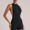 Elin Romper mit hohem Ausschnitt in Schwarz Elin Romper mit hohem Ausschnitt in Schwarz
