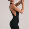 Elin Romper mit hohem Ausschnitt in Schwarz Elin Romper mit hohem Ausschnitt in Schwarz