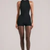Elin Romper mit hohem Ausschnitt in Schwarz Elin Romper mit hohem Ausschnitt in Schwarz