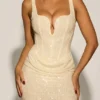 Eliora verziertes, drapiertes Midaxi-Kleid in Weiß Eliora verziertes, drapiertes Midaxi-Kleid in Weiß