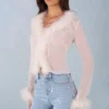 Elisia Feather Trim Sheer Oberteil in Elfenbein Elisia Feather Trim Sheer Oberteil in Elfenbein
