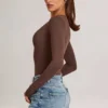 Elodie Modal Plunge Langarm-Bodys in Schokoladenbraun Elodie Modal Plunge Langarm-Bodys in Schokoladenbraun