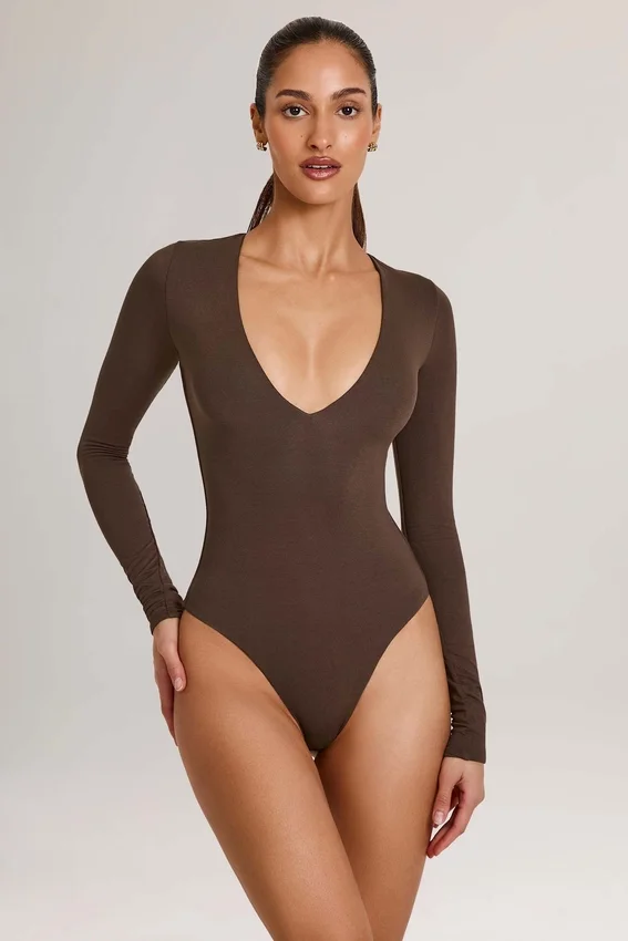 Elodie Modal Plunge Langarm-Bodys in Schokoladenbraun Elodie Modal Plunge Langarm-Bodys in Schokoladenbraun