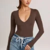 Elodie Modal Plunge Langarm-Bodys in Schokoladenbraun Elodie Modal Plunge Langarm-Bodys in Schokoladenbraun