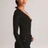 Elodie Modal Plunge Langarm-Bodys in Schwarz Elodie Modal Plunge Langarm-Bodys in Schwarz
