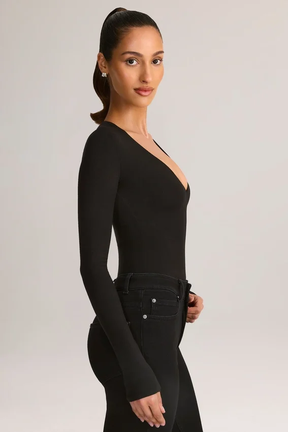 Elodie Modal Plunge Langarm-Bodys in Schwarz Elodie Modal Plunge Langarm-Bodys in Schwarz