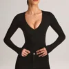 Elodie Modal Plunge Langarm-Bodys in Schwarz Elodie Modal Plunge Langarm-Bodys in Schwarz